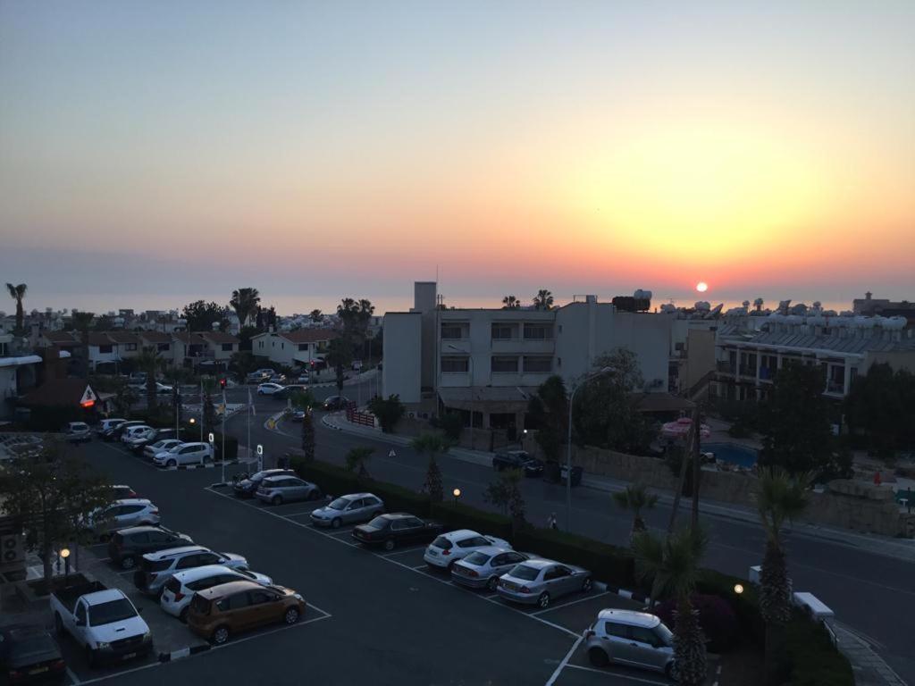 Sunset Seaview Studio Apartment Paphos ภายนอก รูปภาพ