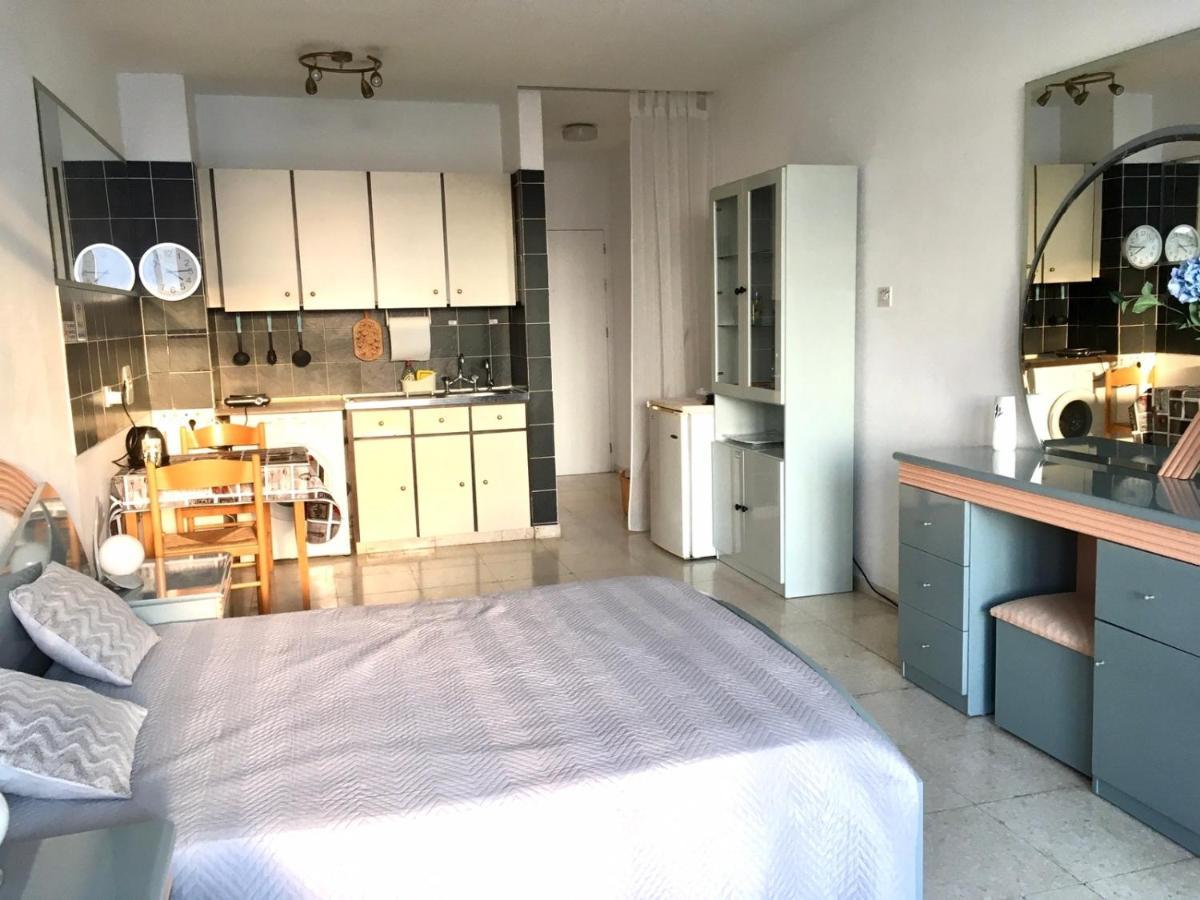 Sunset Seaview Studio Apartment Paphos ภายนอก รูปภาพ