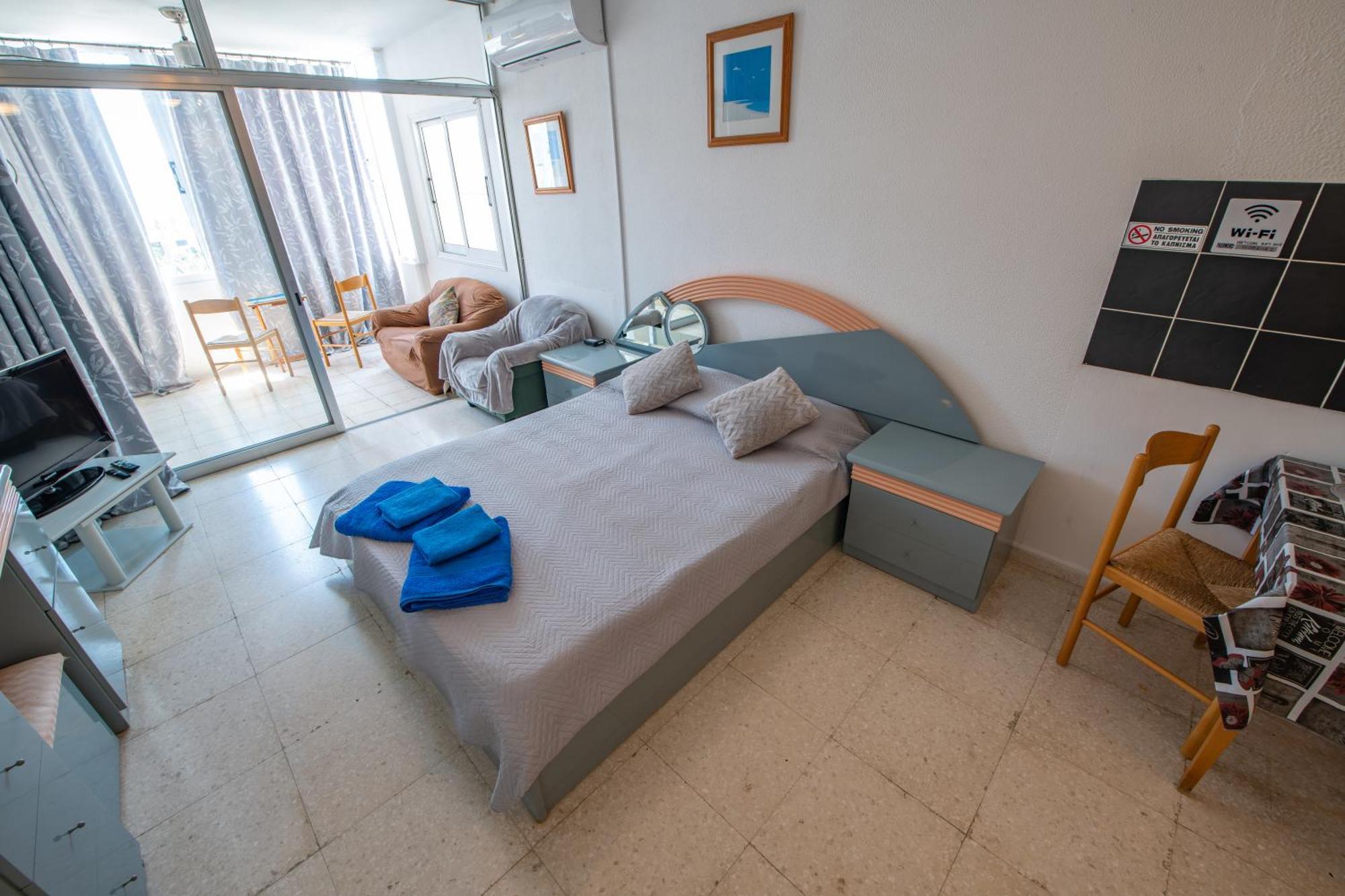 Sunset Seaview Studio Apartment Paphos ภายนอก รูปภาพ