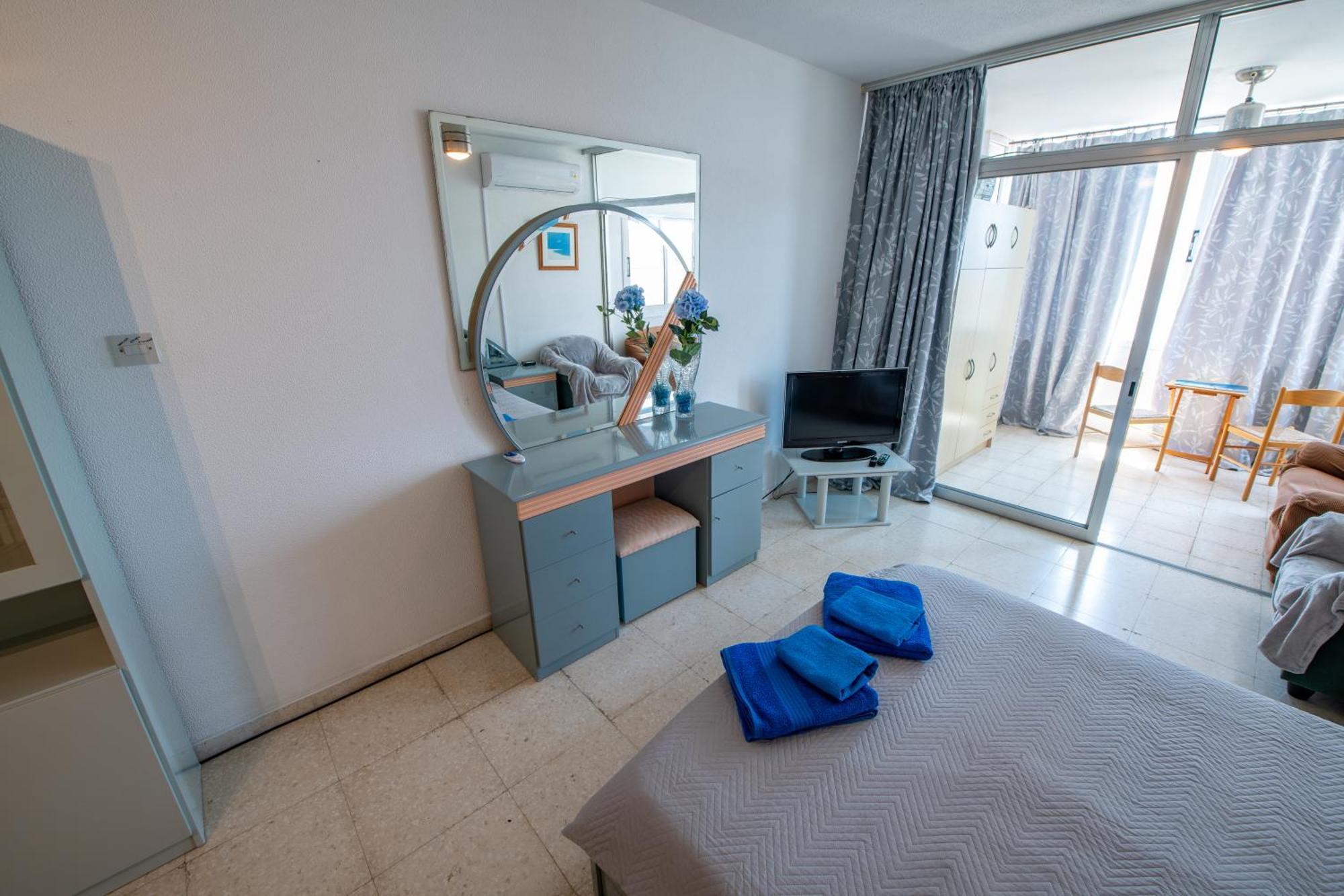 Sunset Seaview Studio Apartment Paphos ภายนอก รูปภาพ