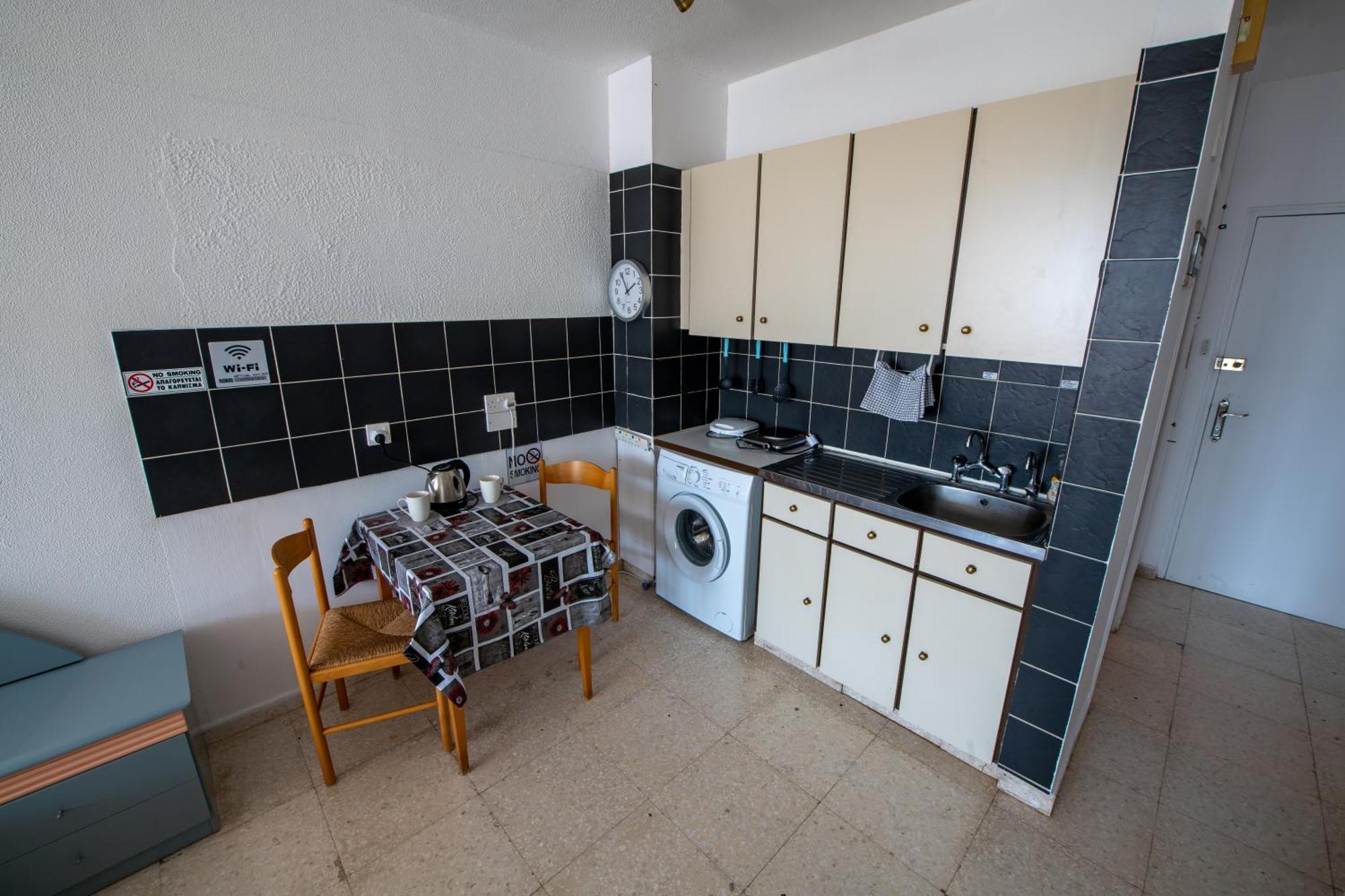 Sunset Seaview Studio Apartment Paphos ภายนอก รูปภาพ