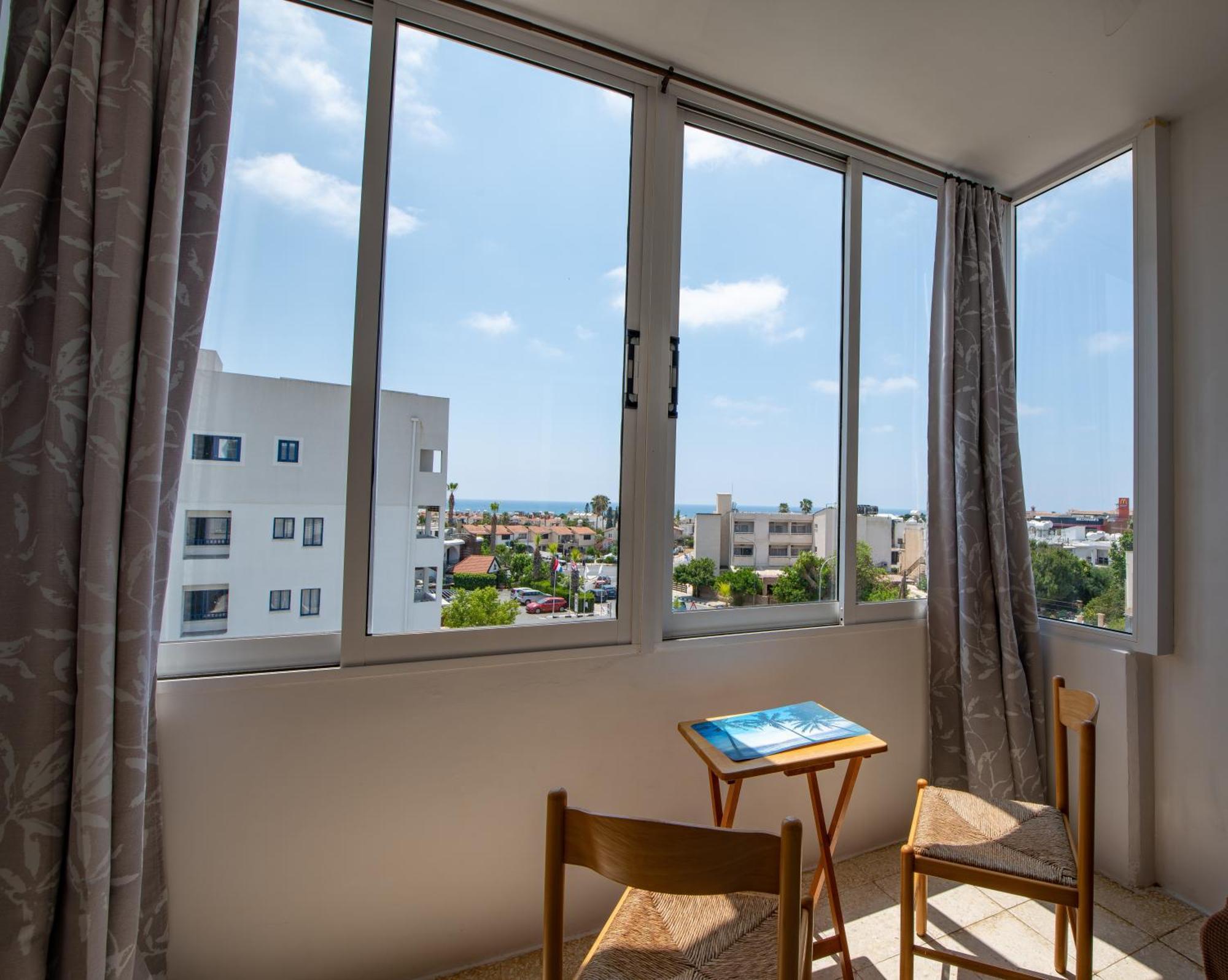 Sunset Seaview Studio Apartment Paphos ภายนอก รูปภาพ